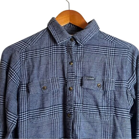 3‎ for $30! Columbia cotton blend button down shirt - Picture 2 of 7